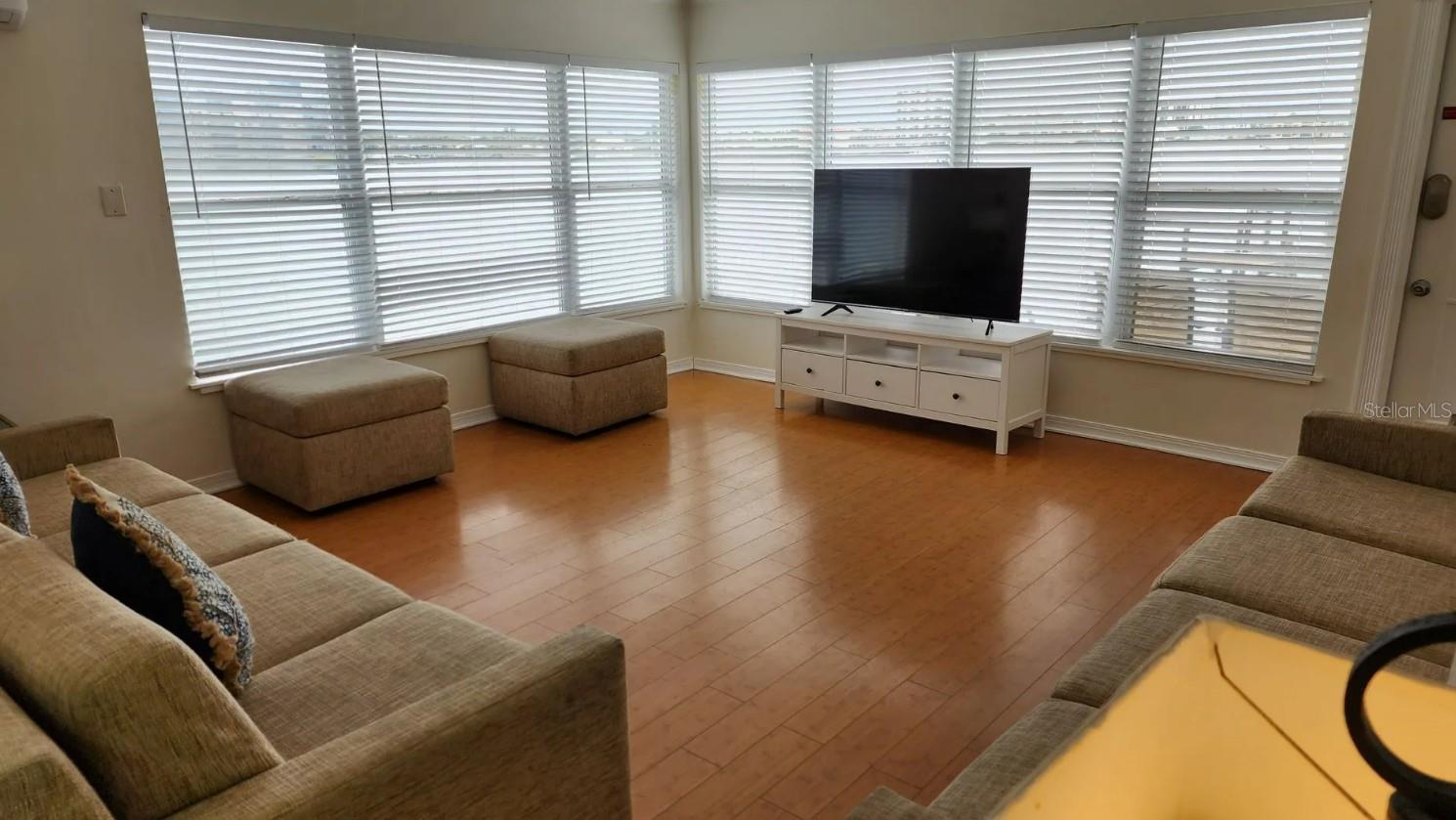 621 BAY ESPLANADE — photo 2