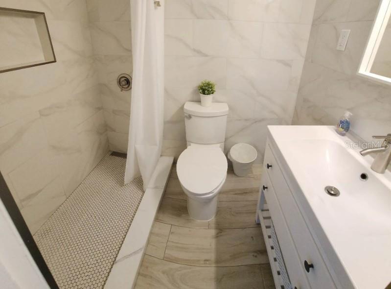 621 BAY ESPLANADE — photo 8