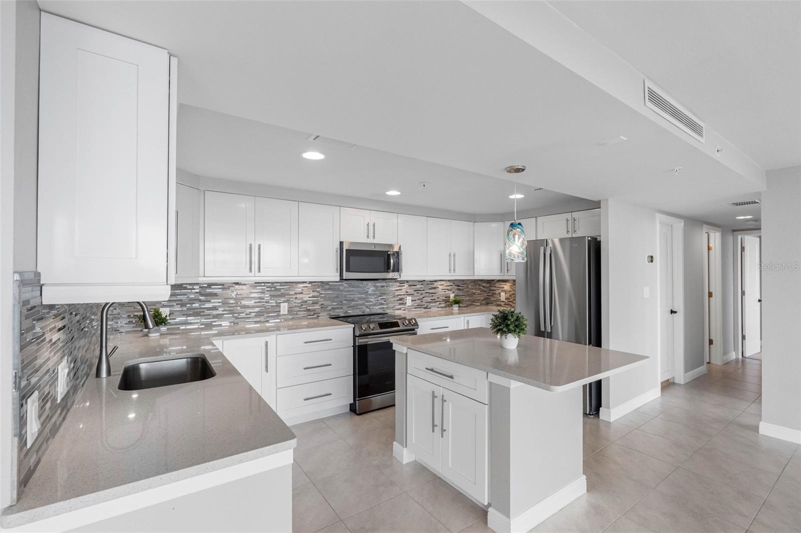 223 ISLAND WAY #7F — photo 11