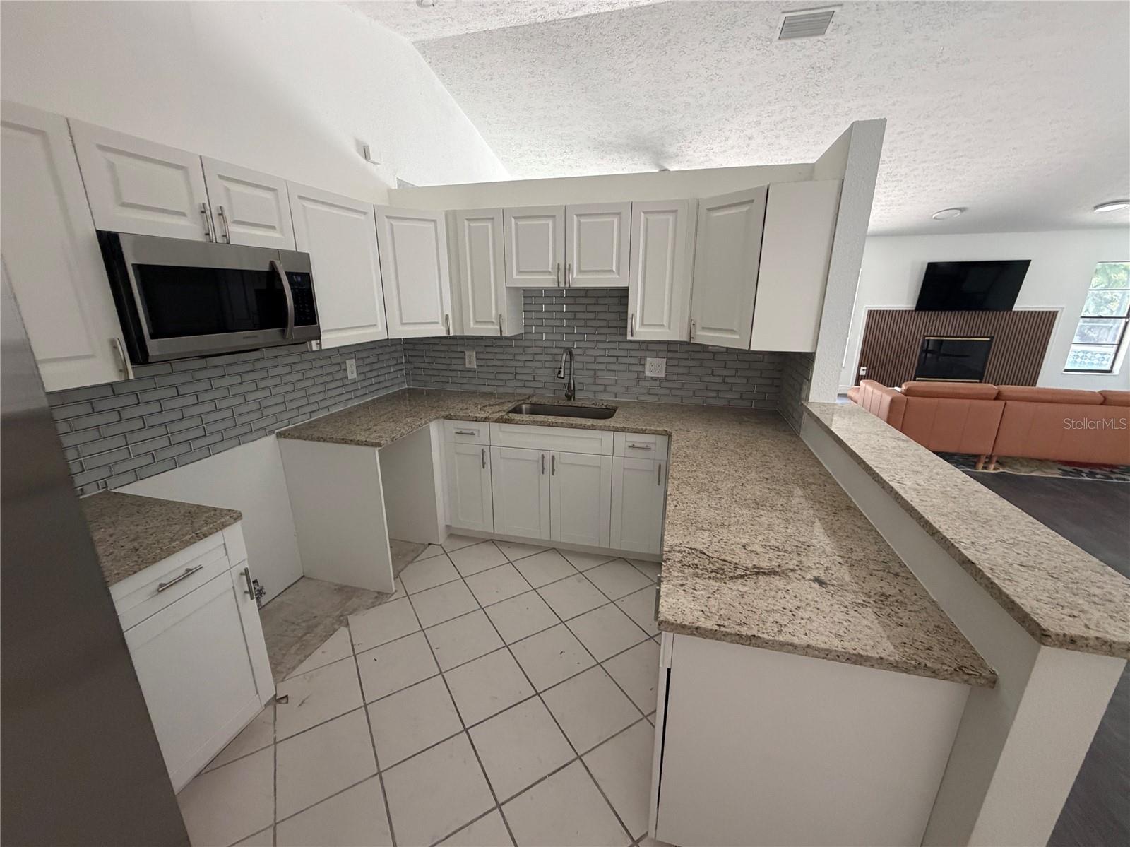 4601 FARMHOUSE DR — photo 7
