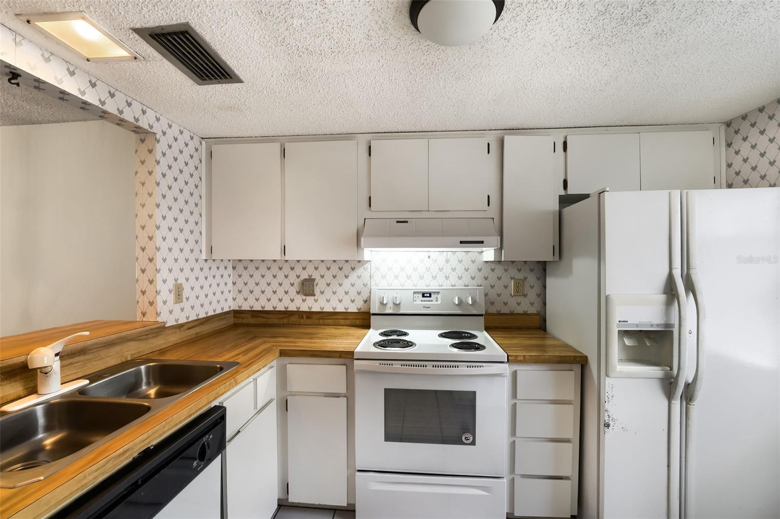 11210 CARRIAGE HILL DR #6 — photo 8