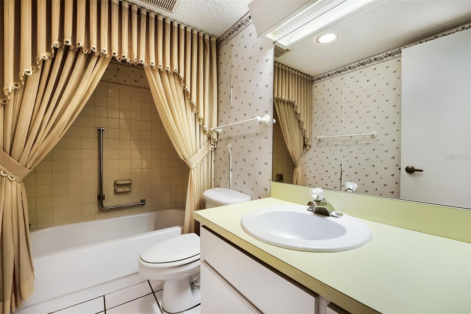 11210 CARRIAGE HILL DR #6 — photo 18