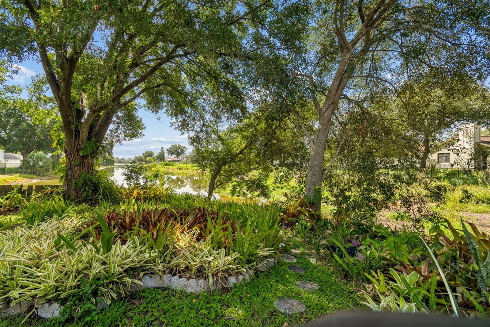 16509 ROUND OAK DR — photo 40