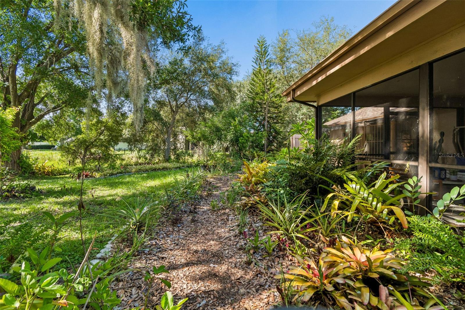 16509 ROUND OAK DR — photo 45