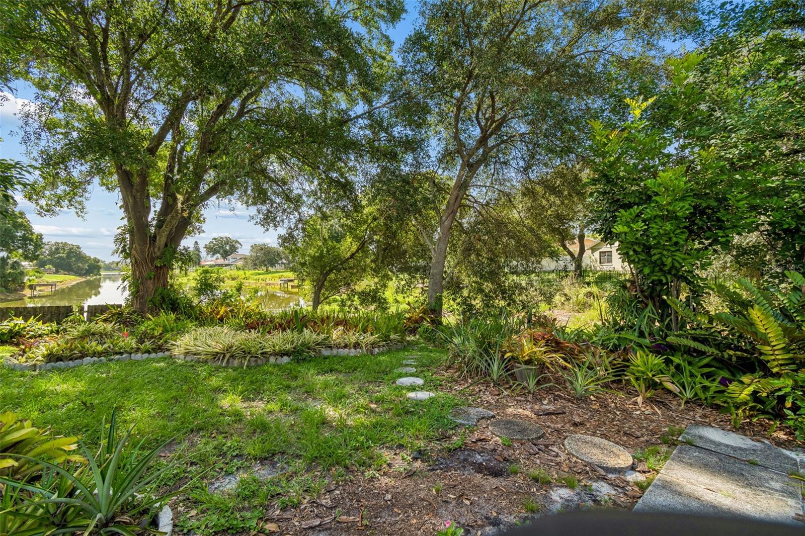 16509 ROUND OAK DR — photo 39