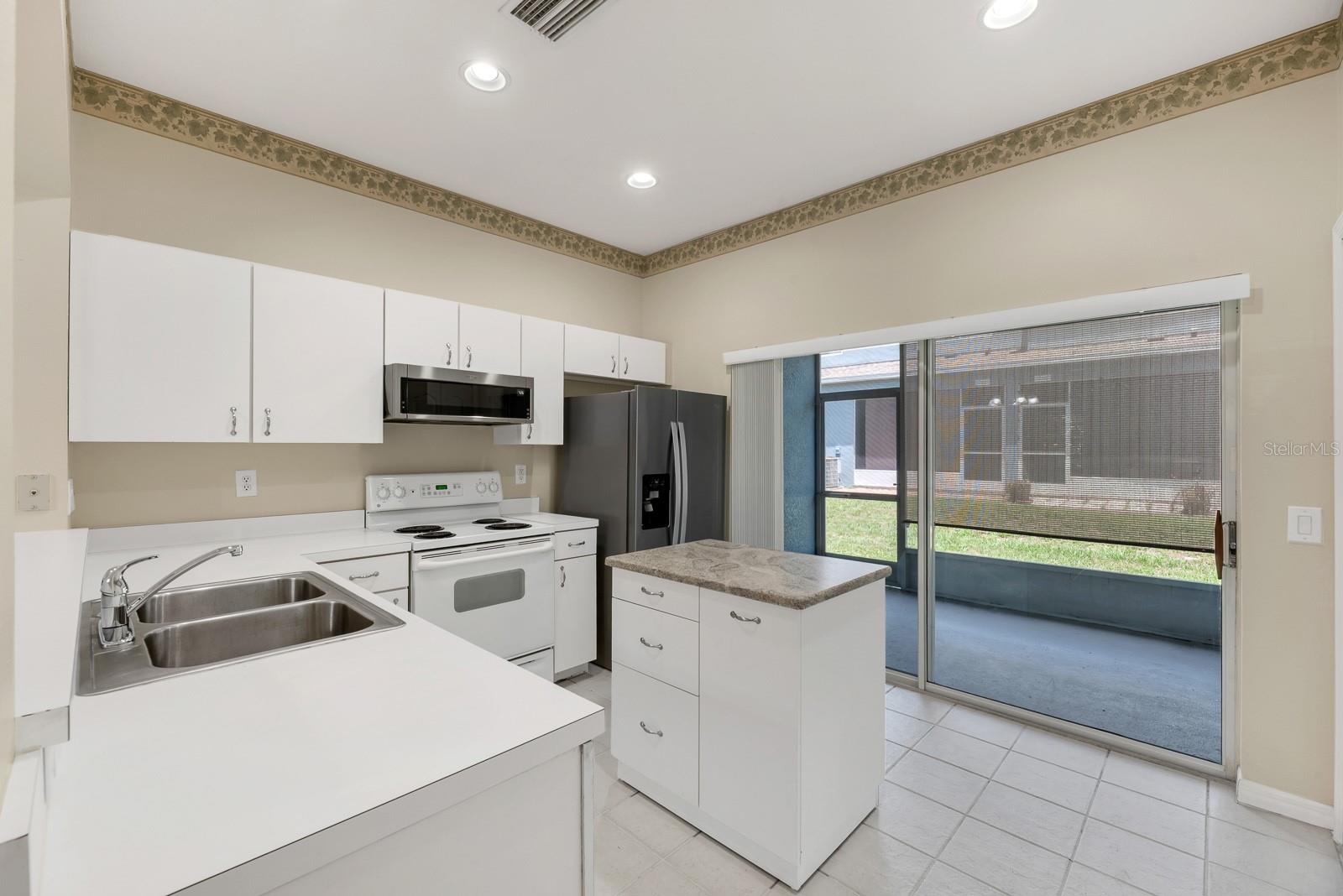 6737 LAKE ROCHESTER LN — photo 3