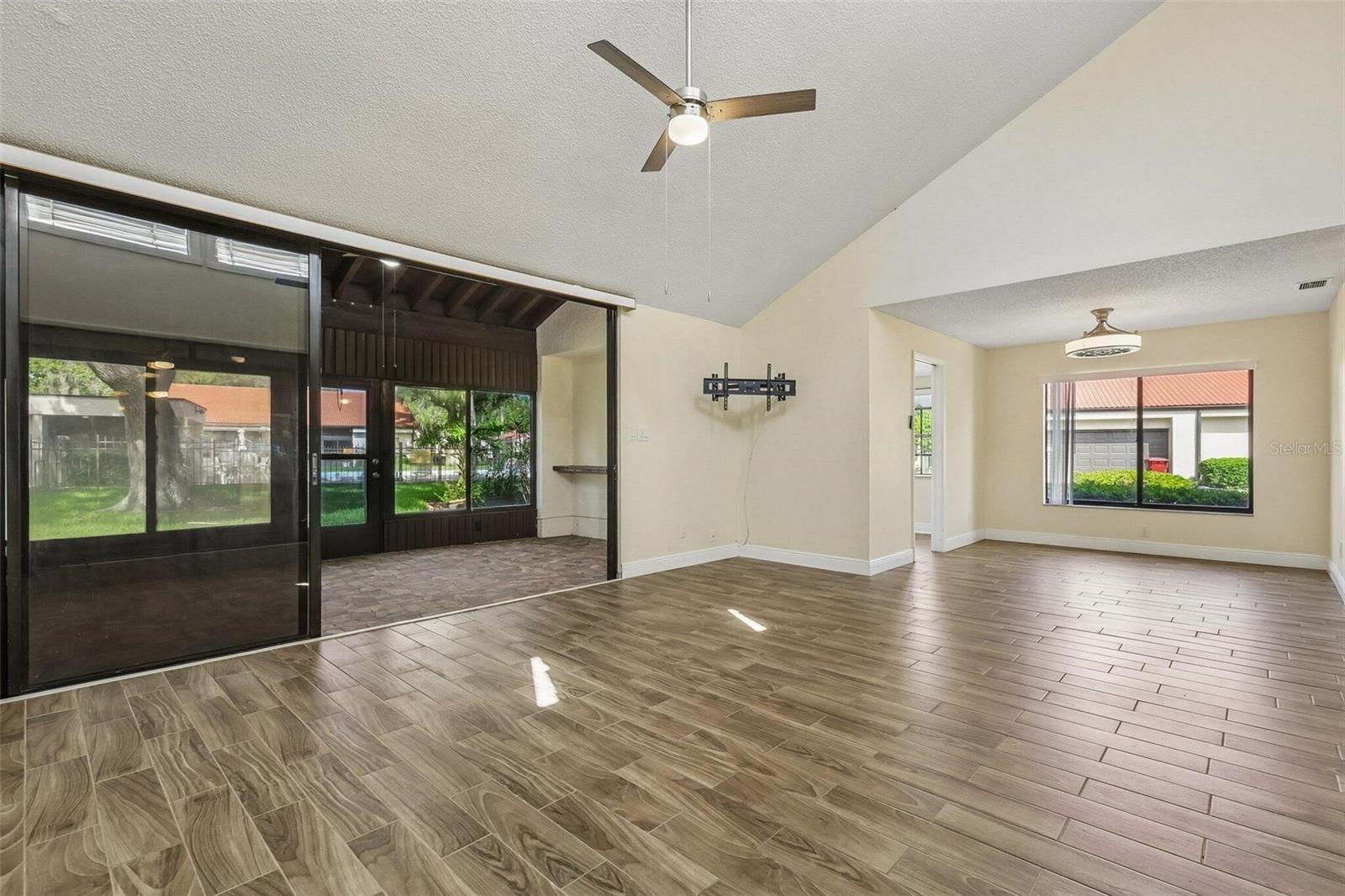 107 SEVILLE CT N — photo 23