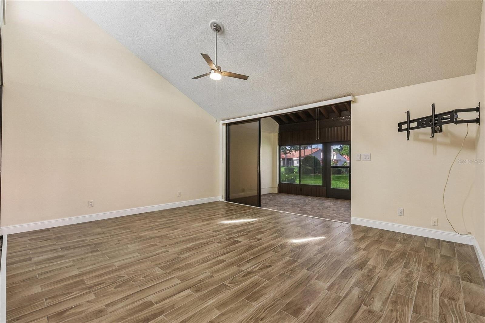107 SEVILLE CT N — photo 8