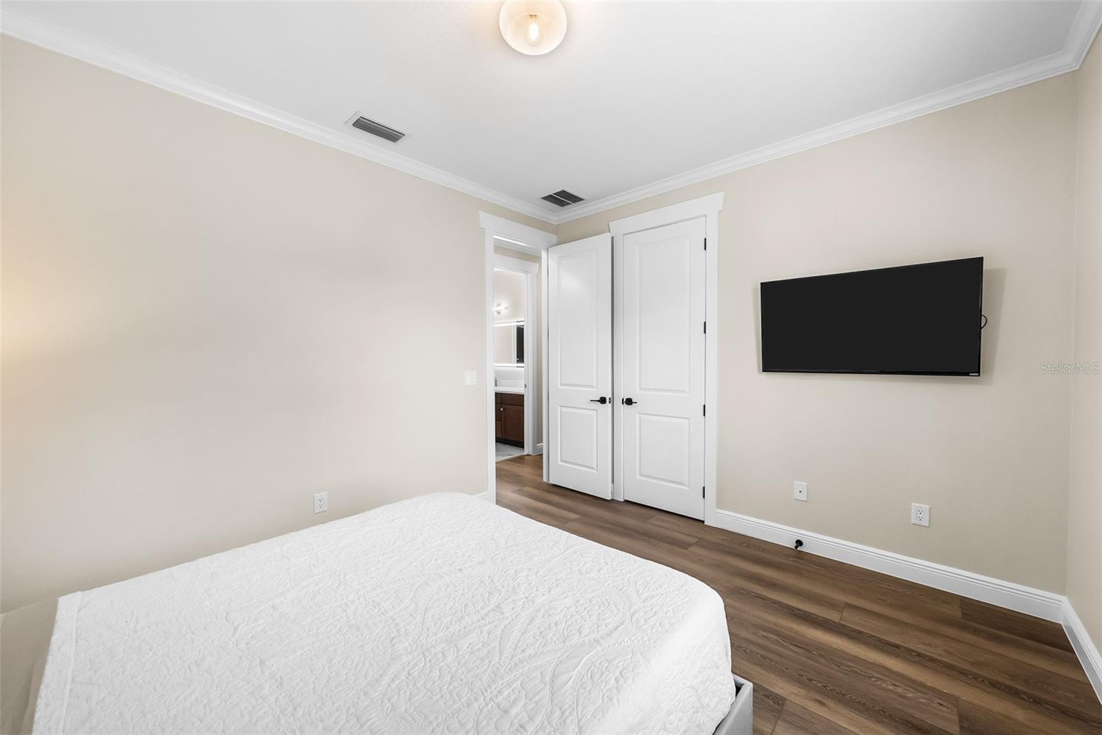 2915 W BAY VIEW AVE — photo 35