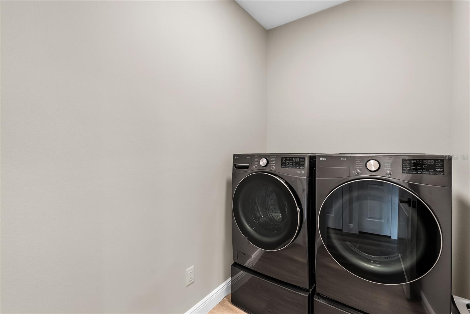 2915 W BAY VIEW AVE — photo 39