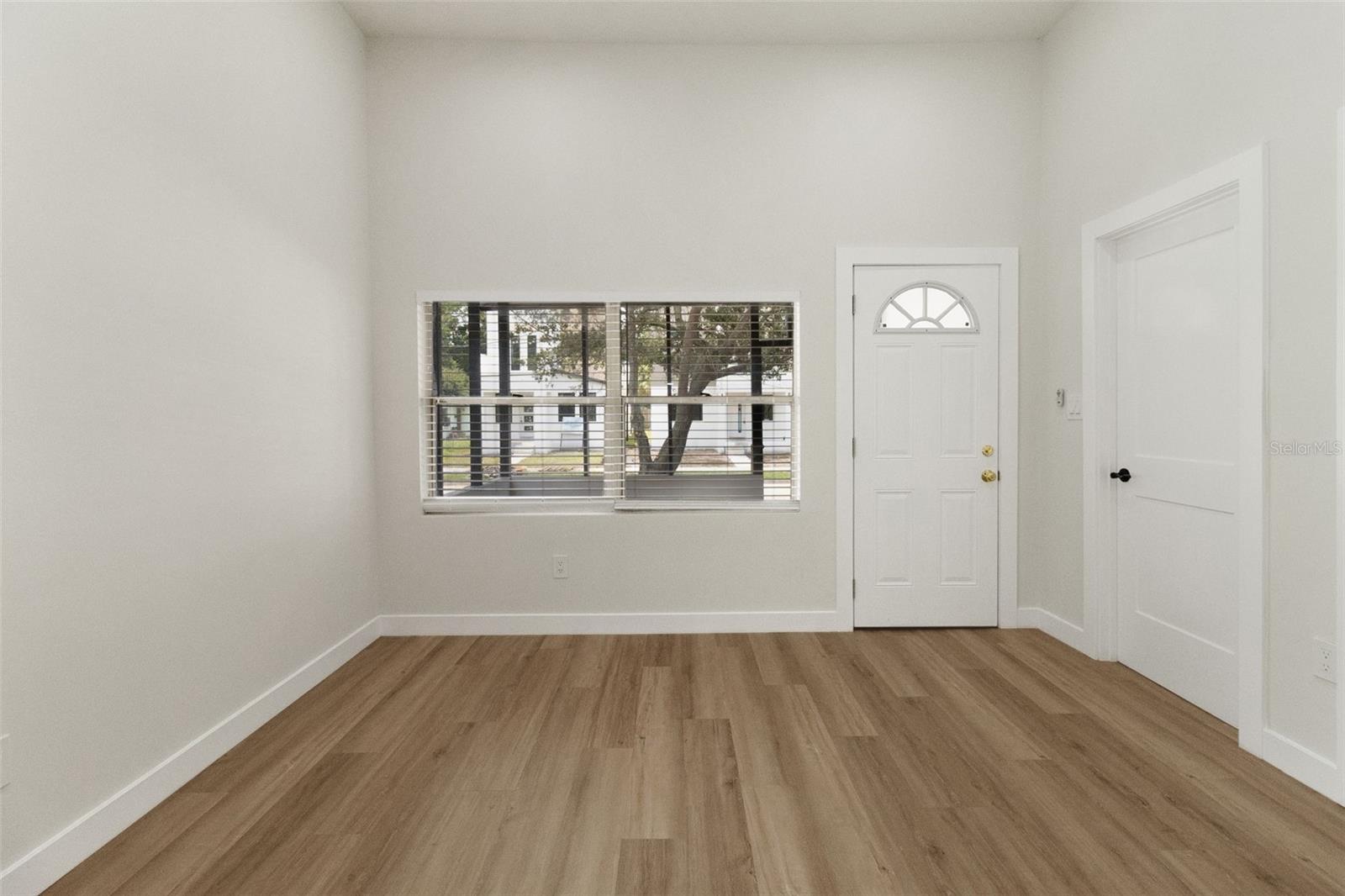 2329 W BEACH ST — photo 6