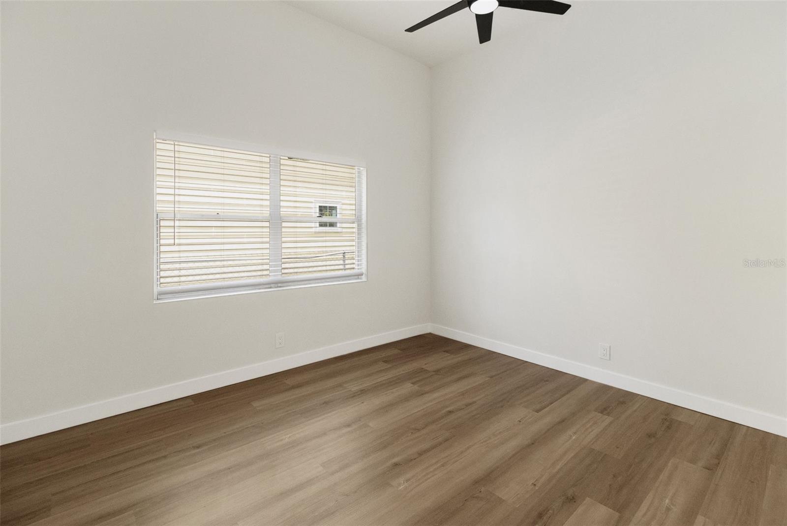 2329 W BEACH ST — photo 24