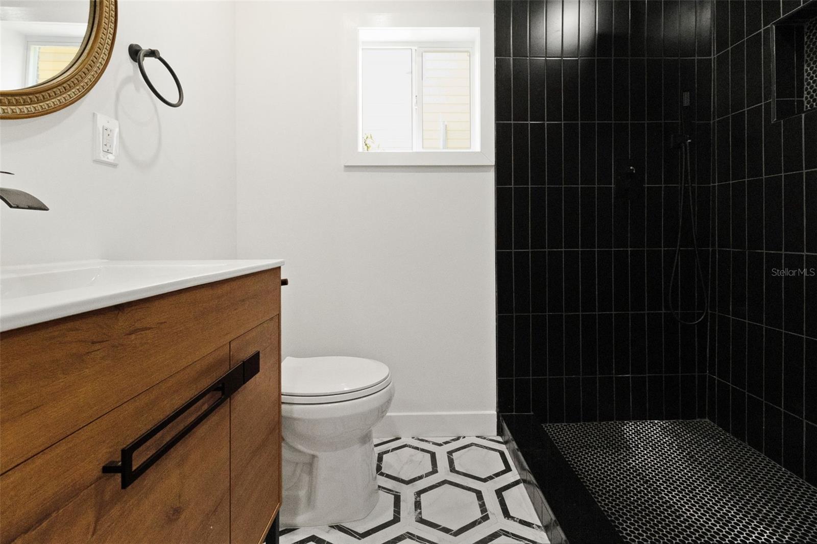 2329 W BEACH ST — photo 22