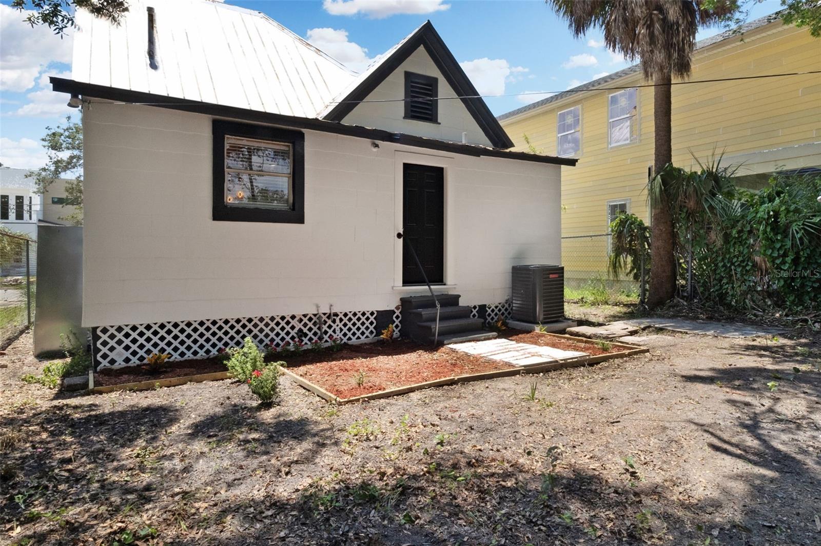 2329 W BEACH ST — photo 34
