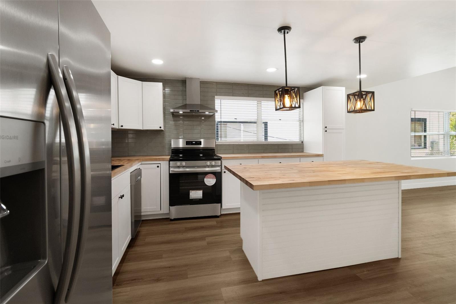 2329 W BEACH ST — photo 12