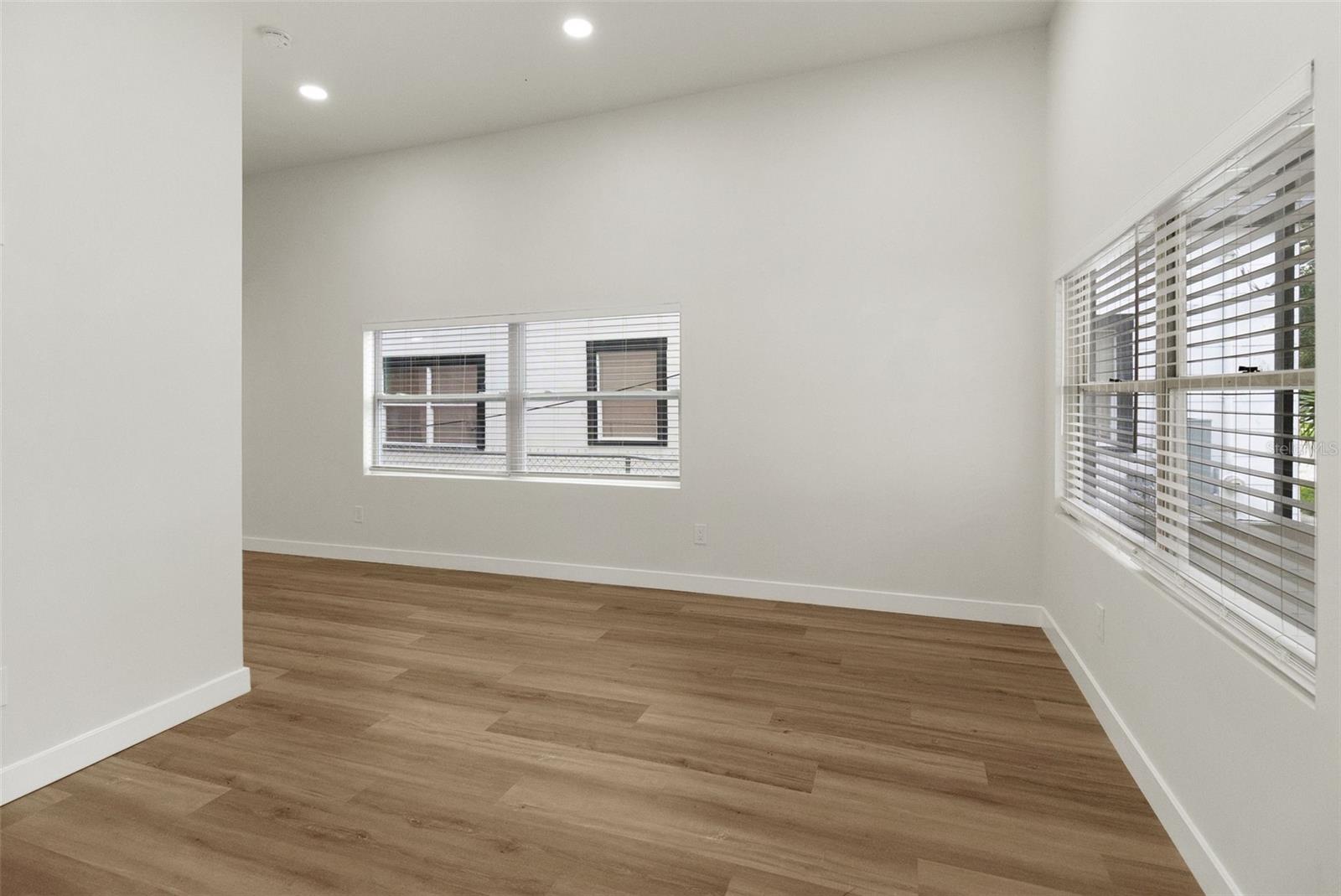 2329 W BEACH ST — photo 7