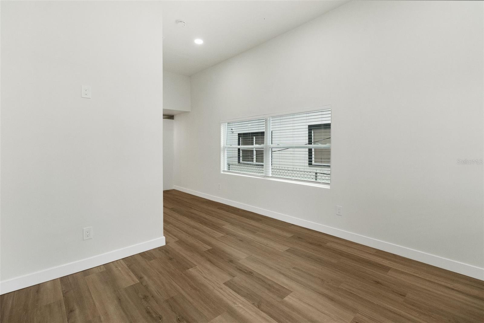 2329 W BEACH ST — photo 8