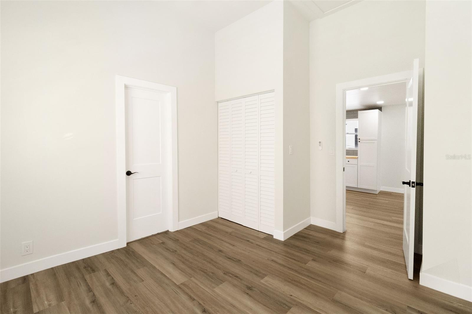 2329 W BEACH ST — photo 17