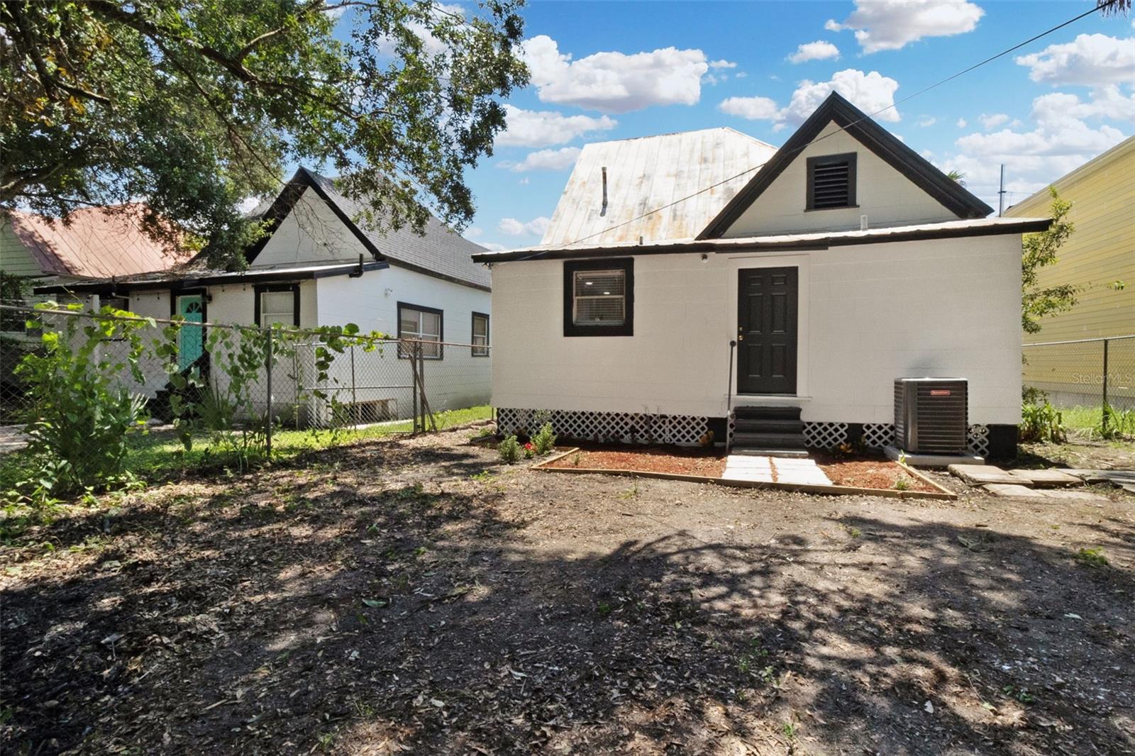 2329 W BEACH ST — photo 33