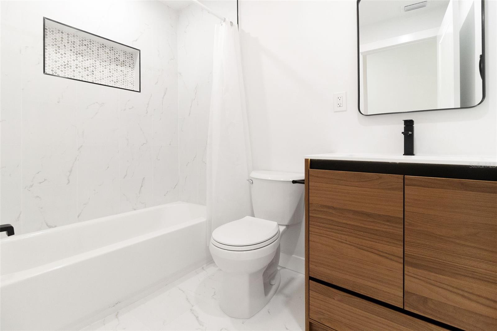 2329 W BEACH ST — photo 28