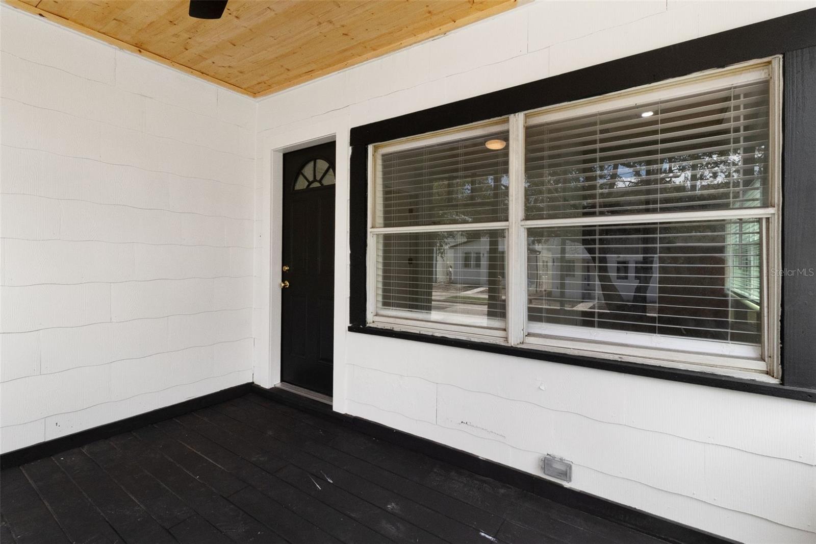 2329 W BEACH ST — photo 4