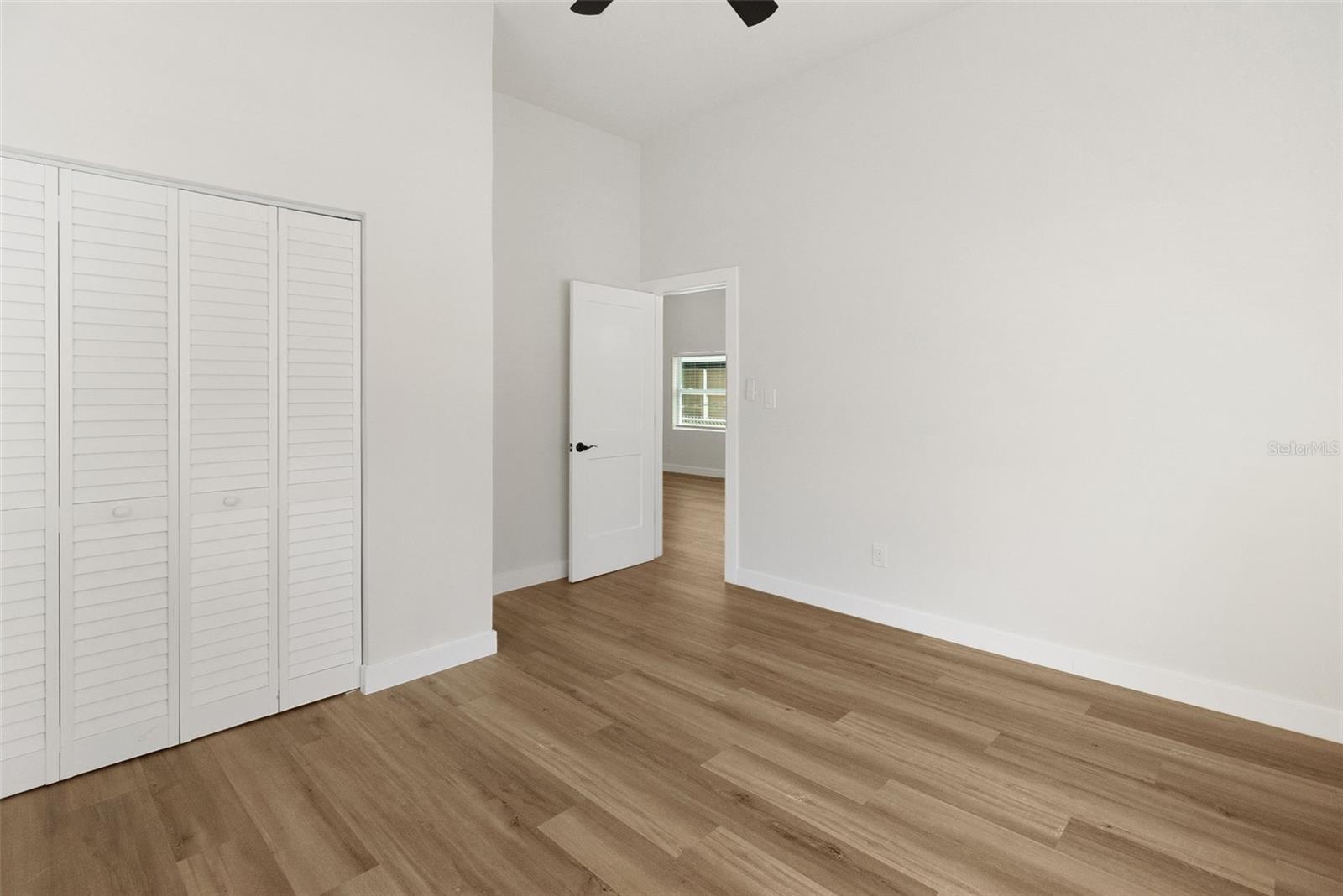 2329 W BEACH ST — photo 29