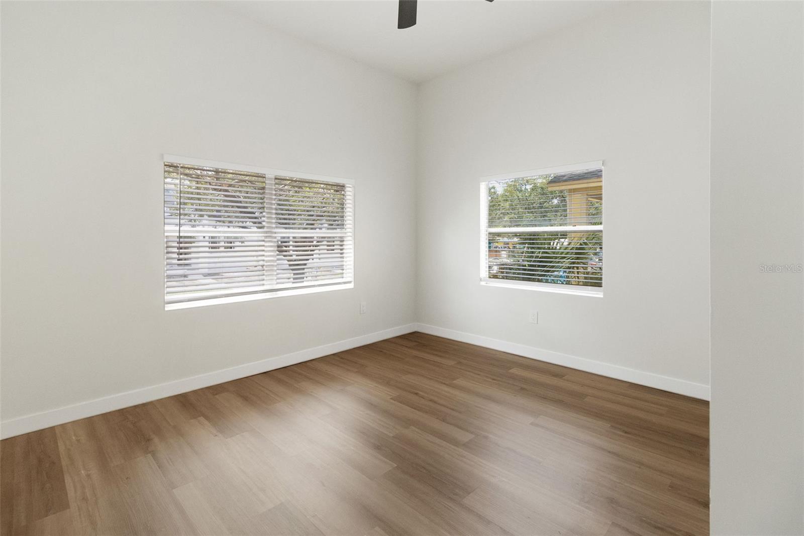 2329 W BEACH ST — photo 30