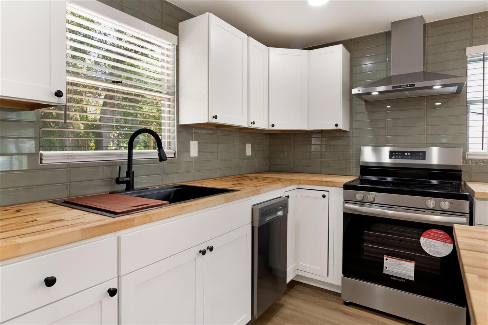2329 W BEACH ST — photo 13