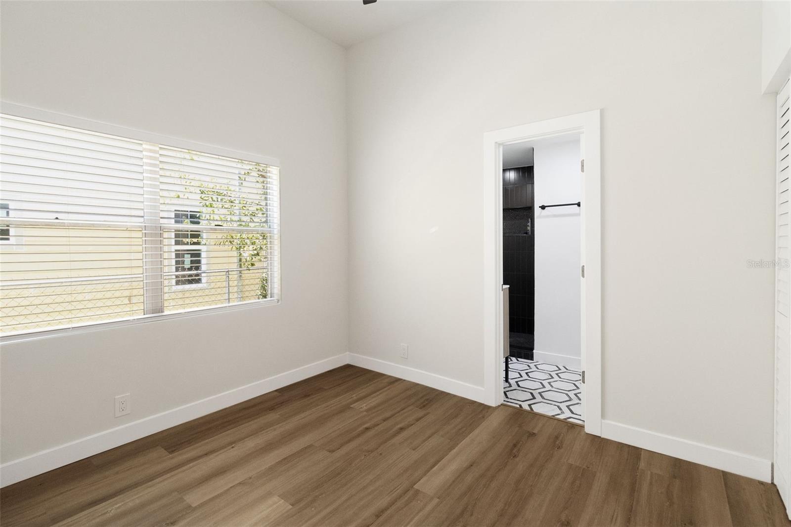 2329 W BEACH ST — photo 18