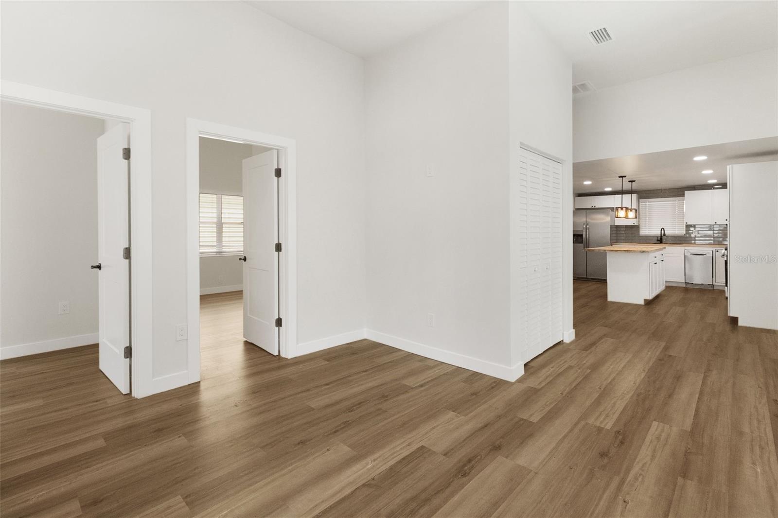 2329 W BEACH ST — photo 10