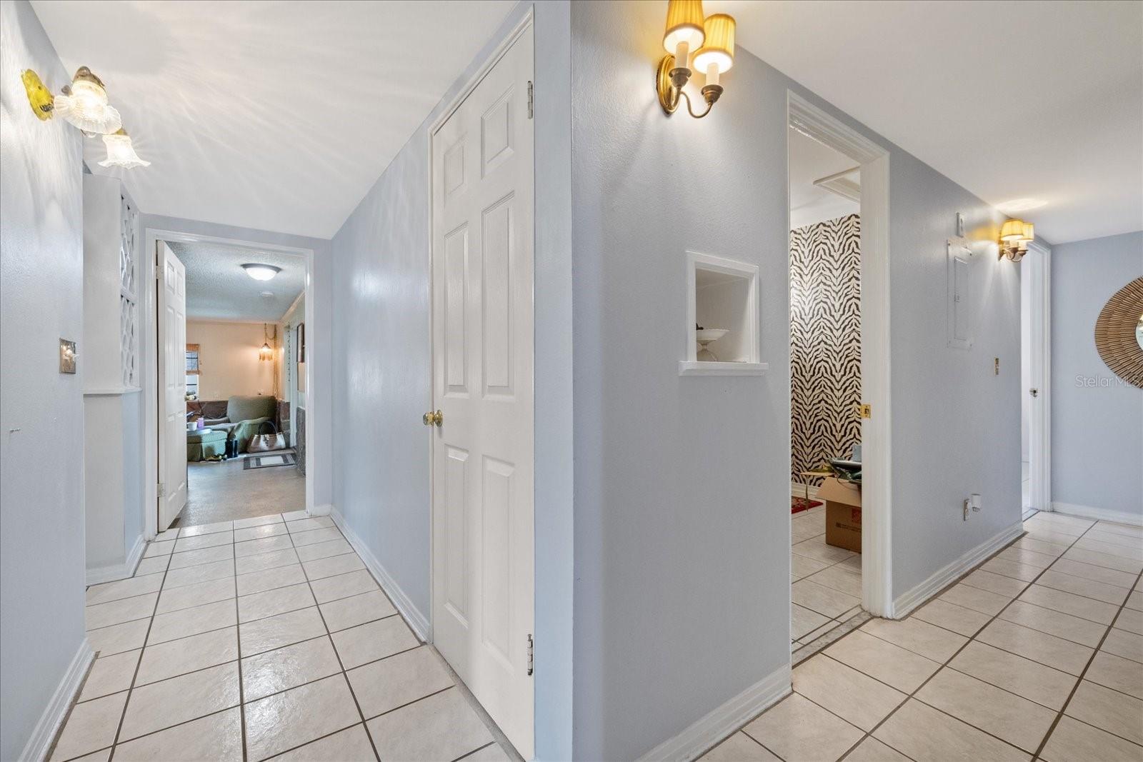 12510 NOREAST LAKE DR — photo 22