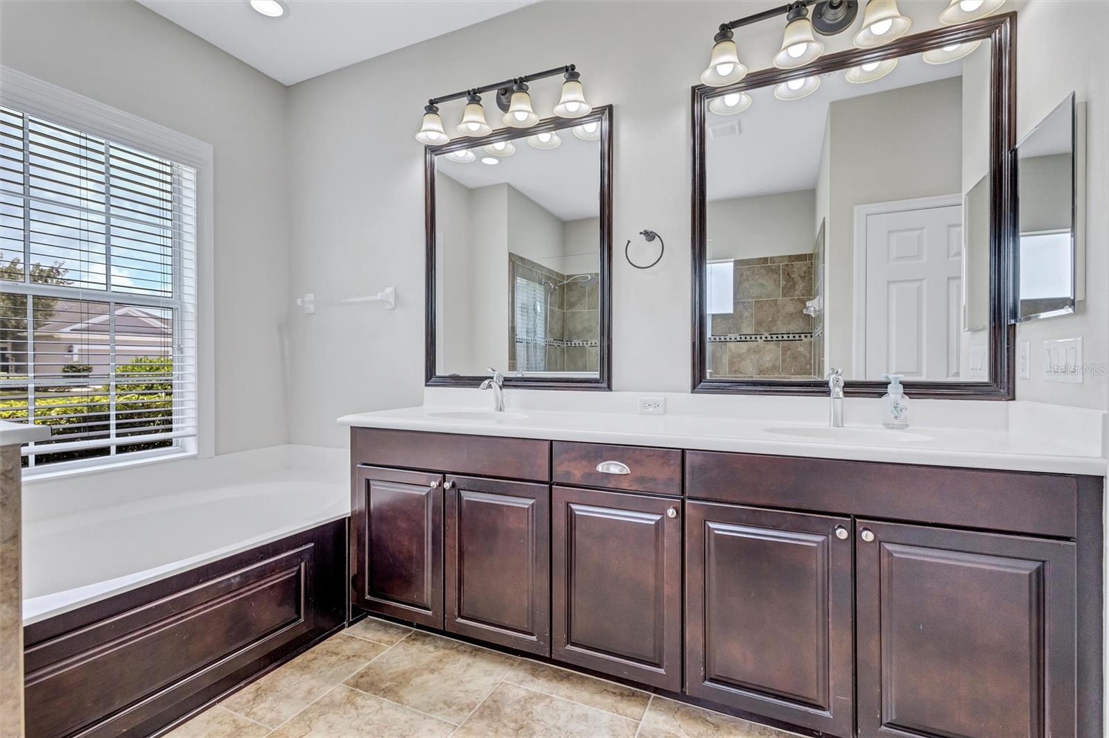 1436 HICKORY VIEW CIR — photo 27