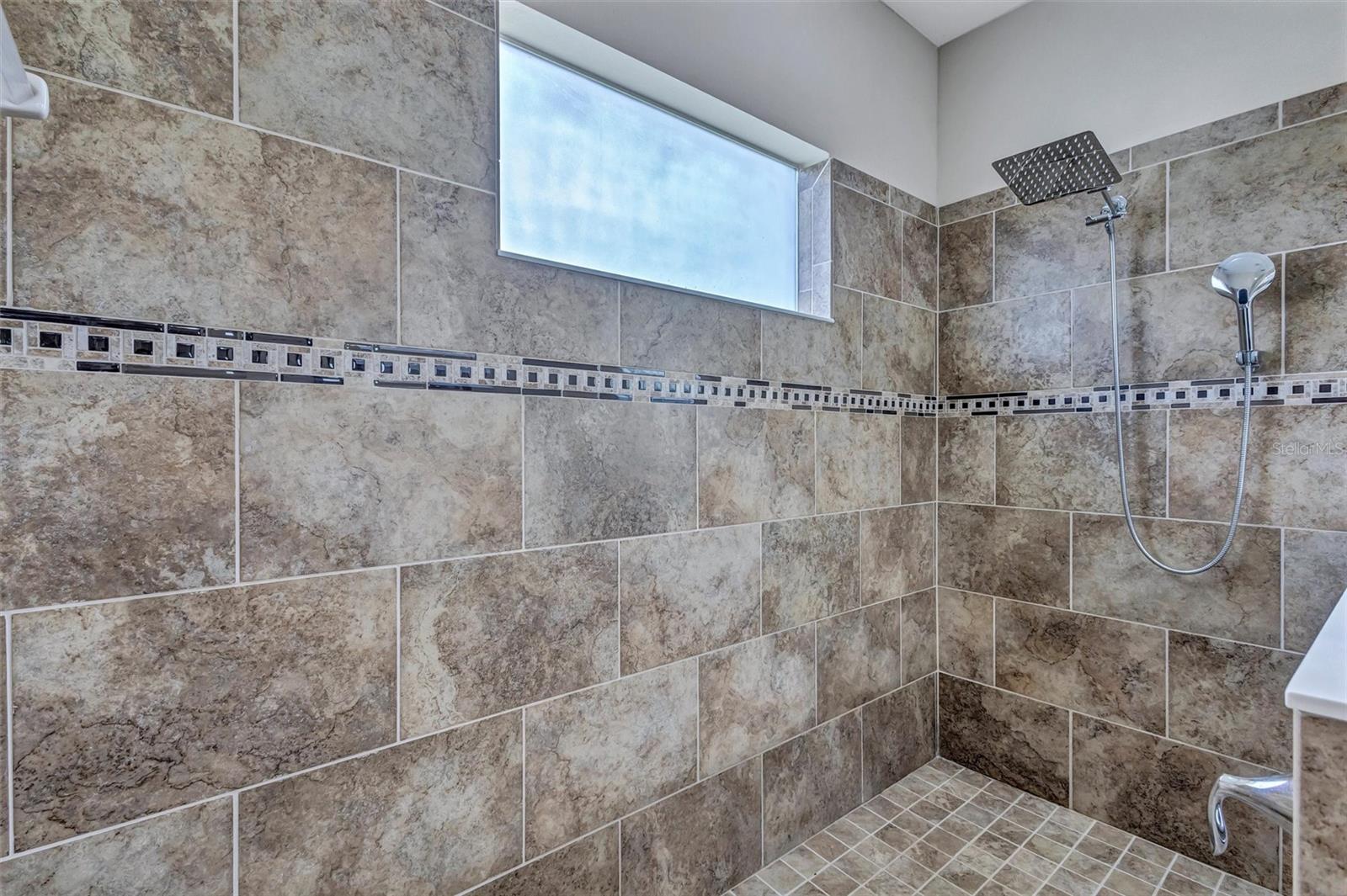 1436 HICKORY VIEW CIR — photo 28