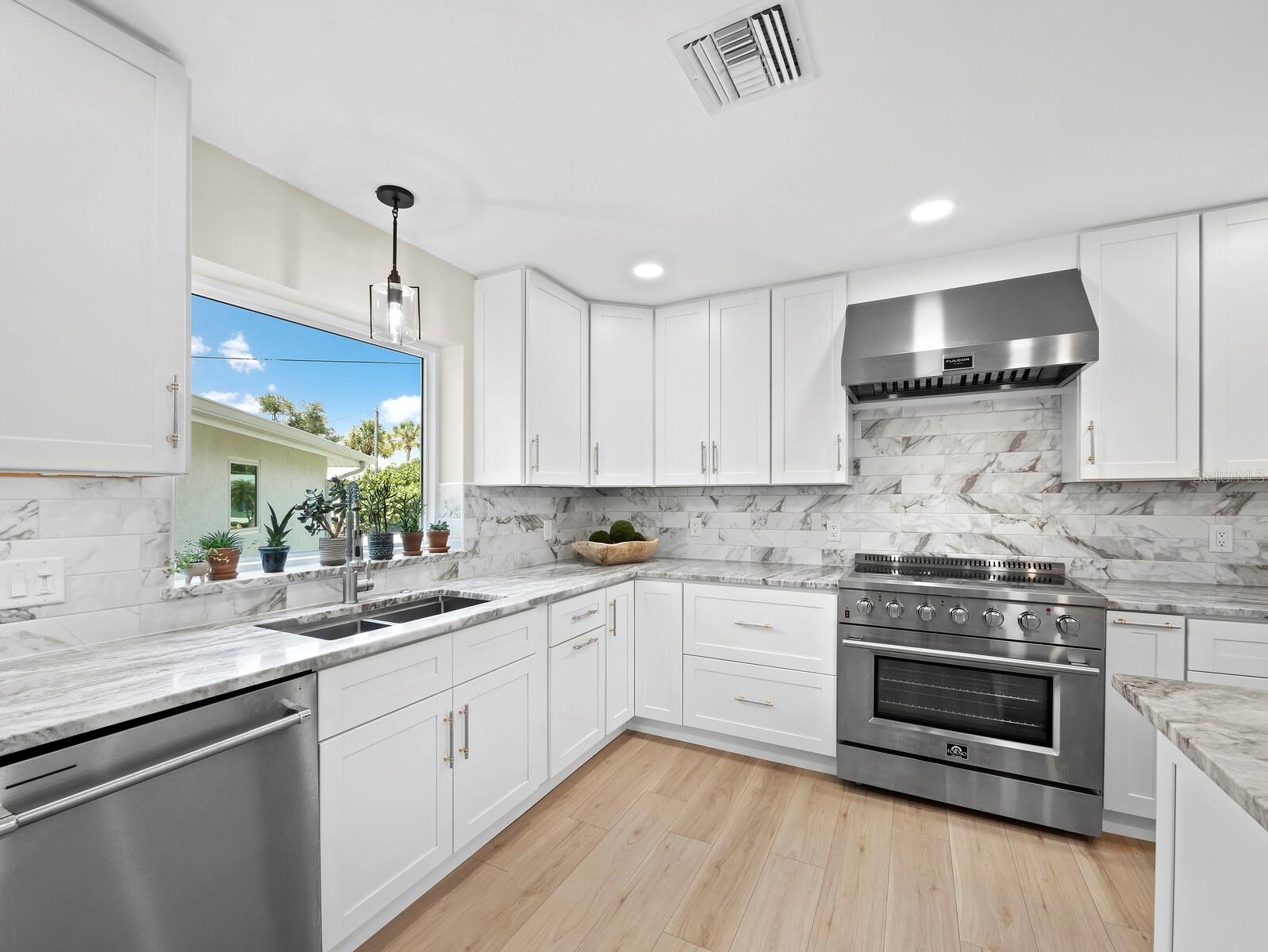 430 ISLAND CIR — photo 12
