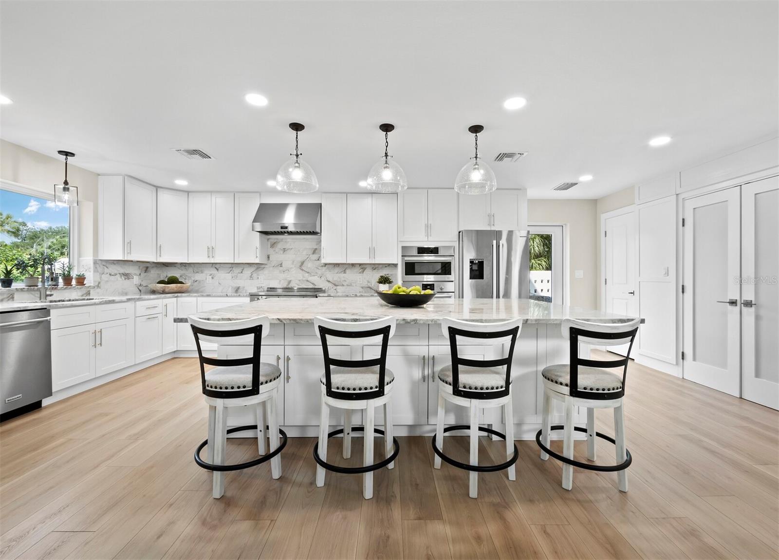 430 ISLAND CIR — photo 11