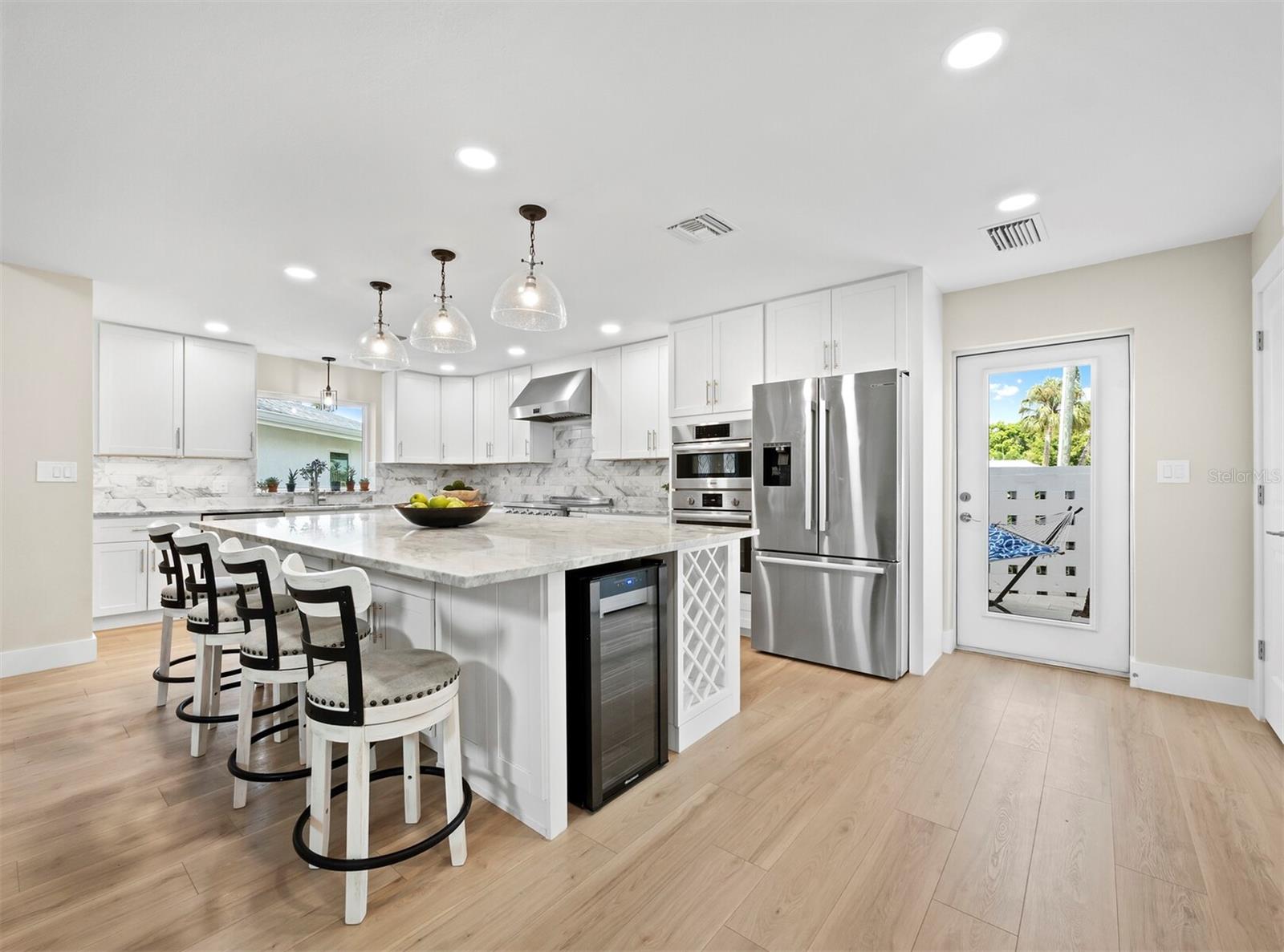 430 ISLAND CIR — photo 10