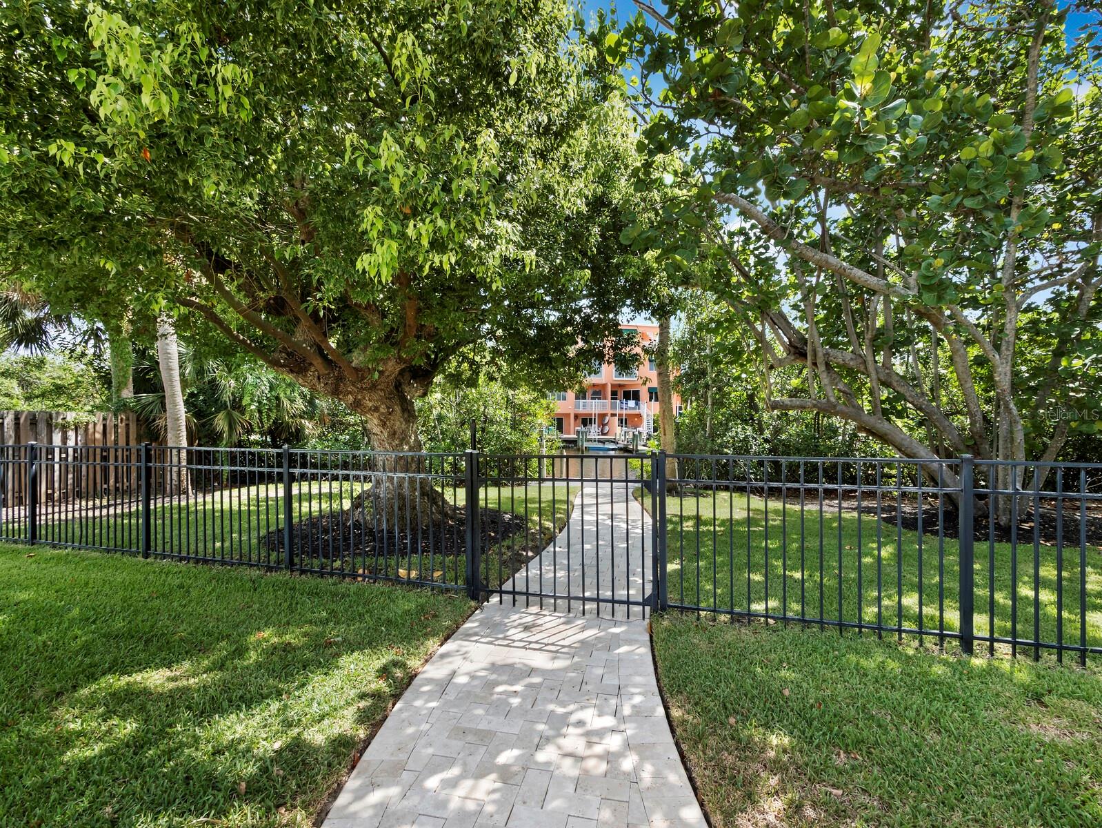 430 ISLAND CIR — photo 38