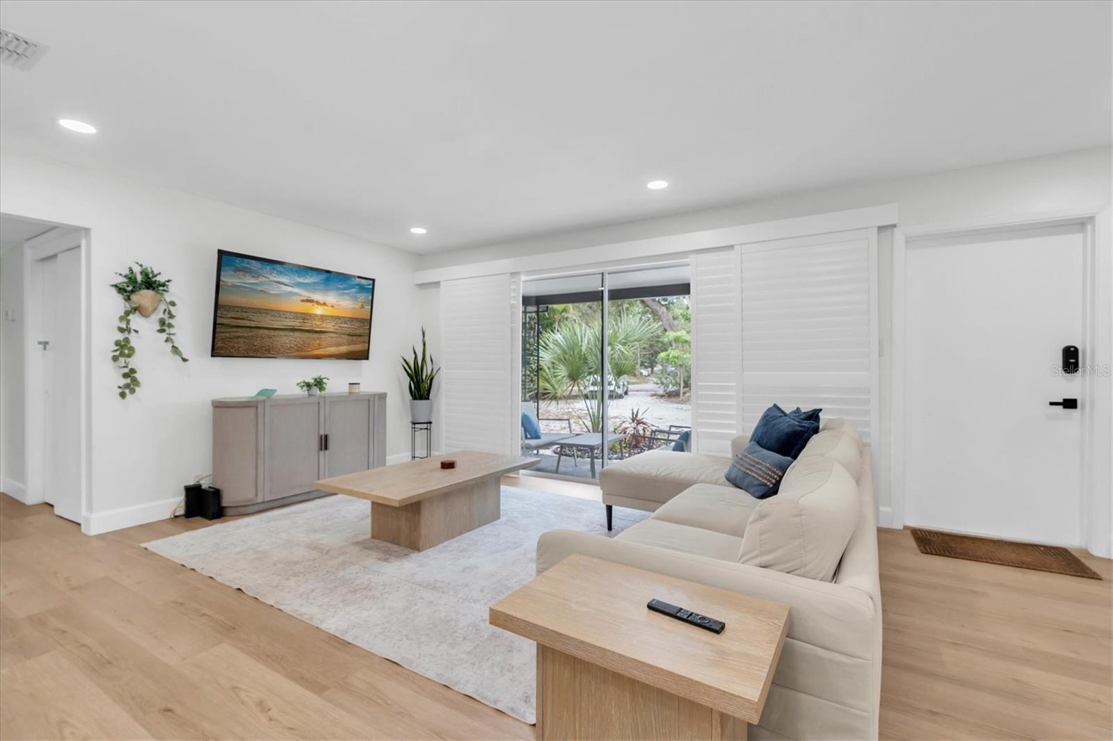 4986 WOODLAND DR — photo 12