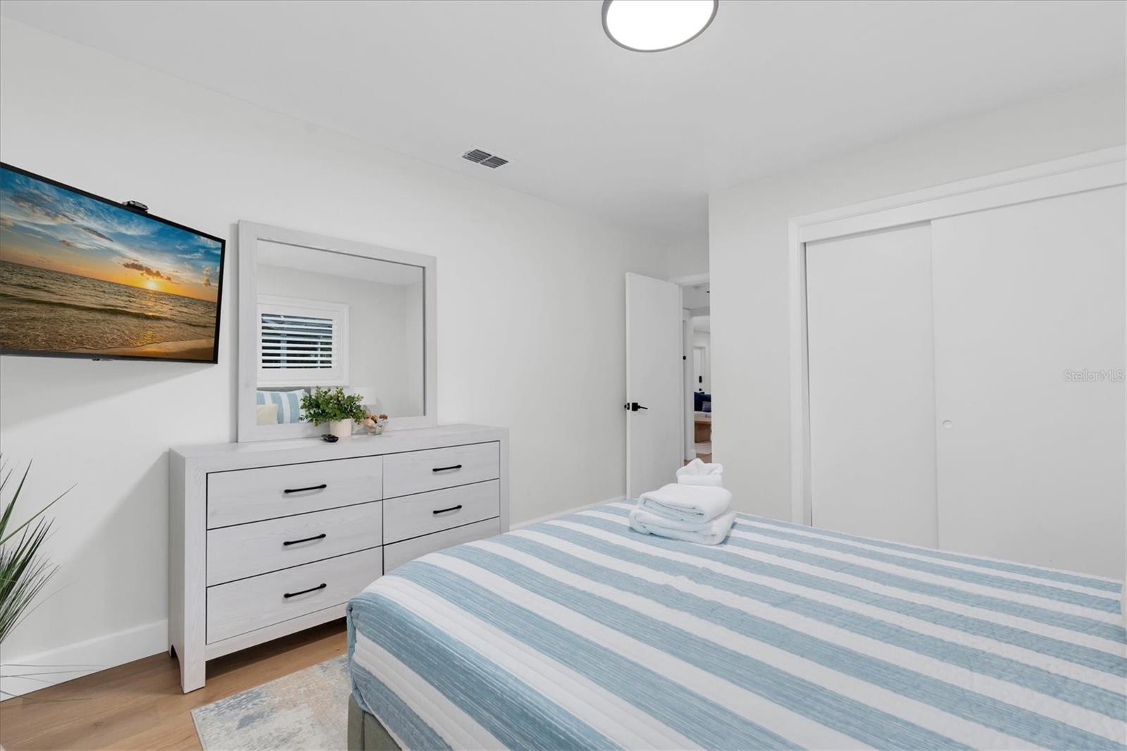 4986 WOODLAND DR — photo 22