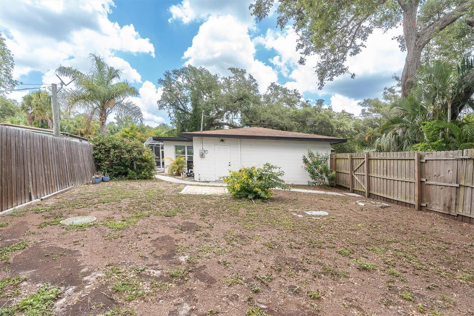 4986 WOODLAND DR — photo 32