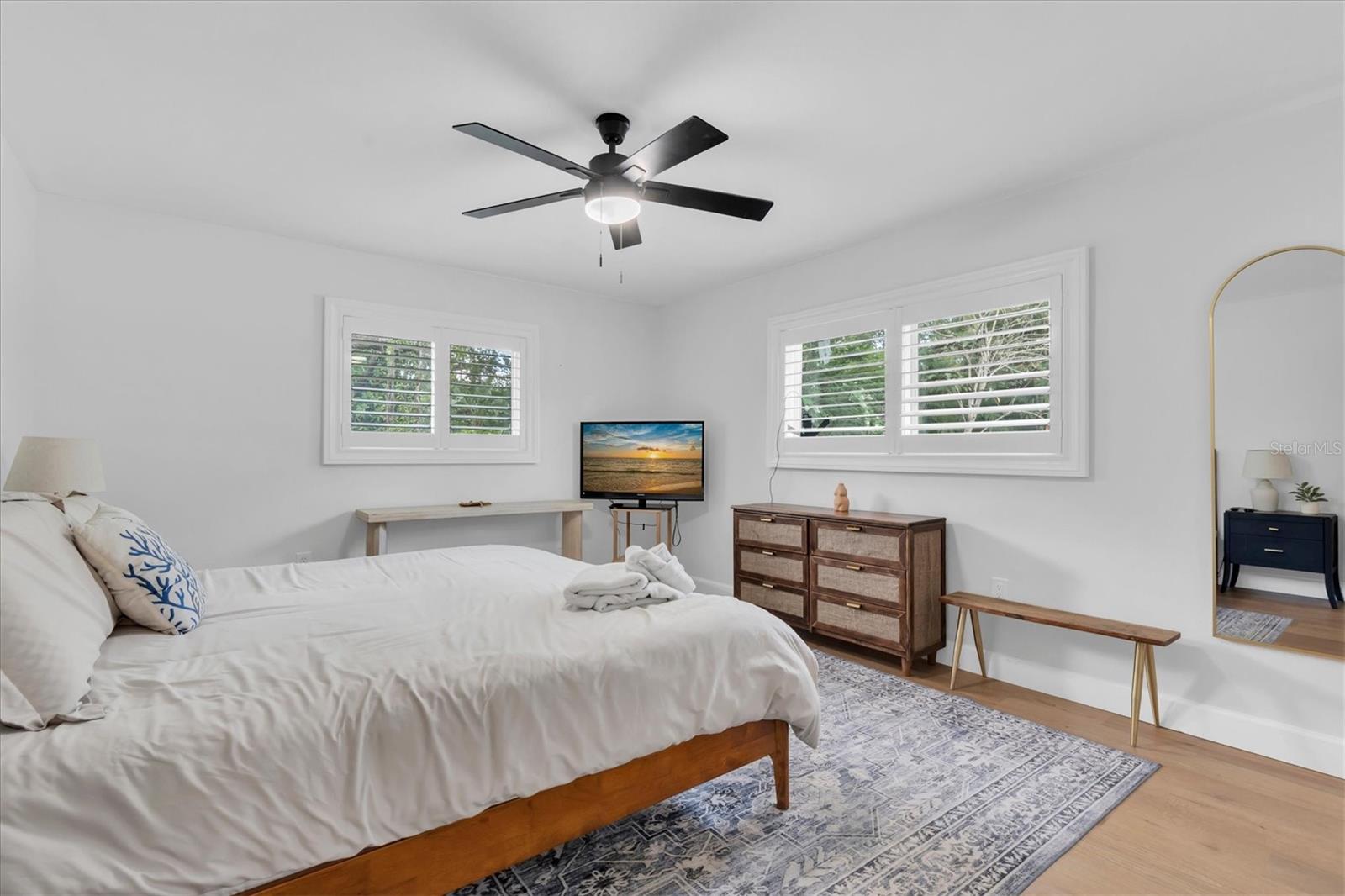 4986 WOODLAND DR — photo 18