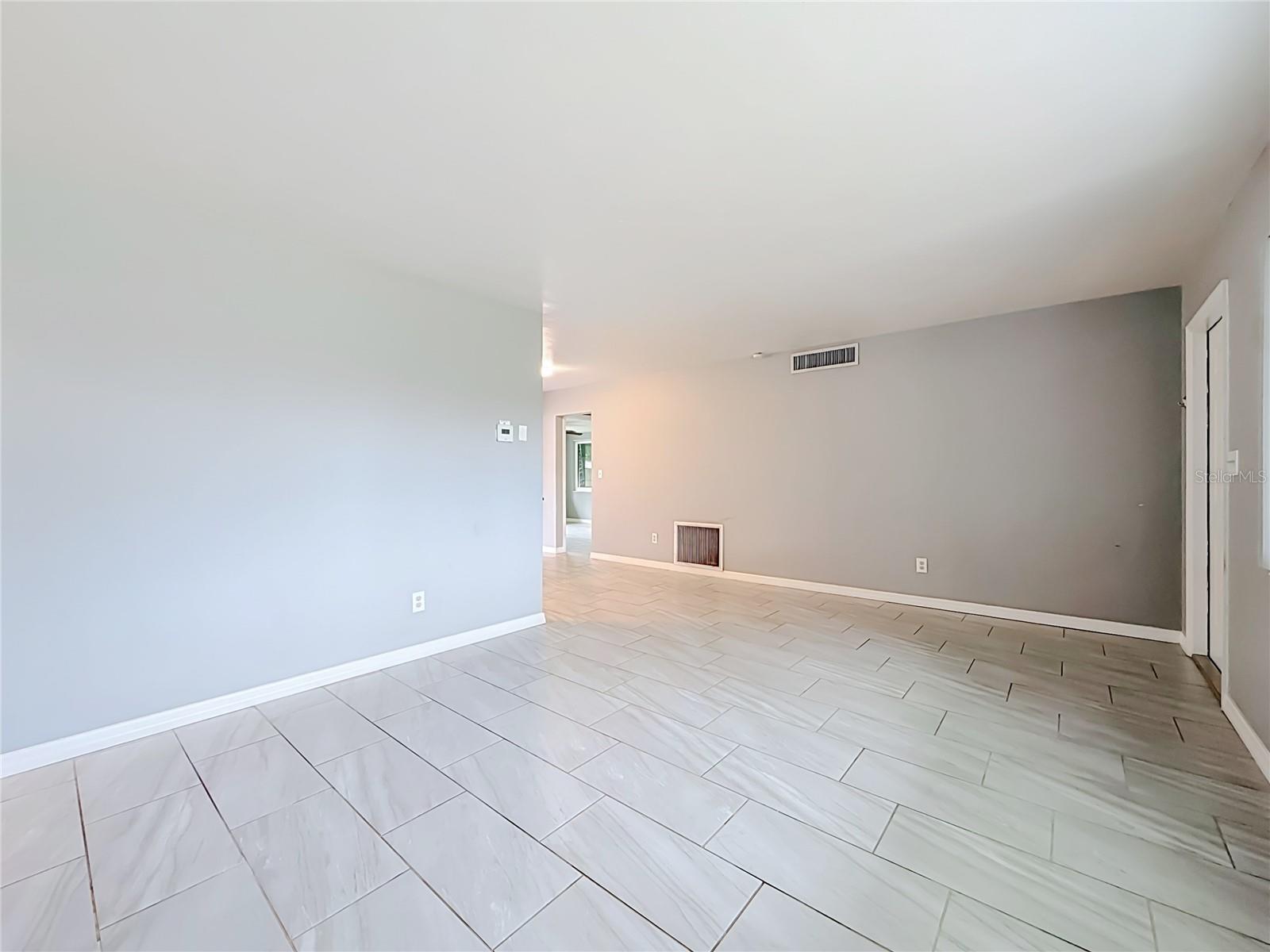 890 7TH AVE NE — photo 9