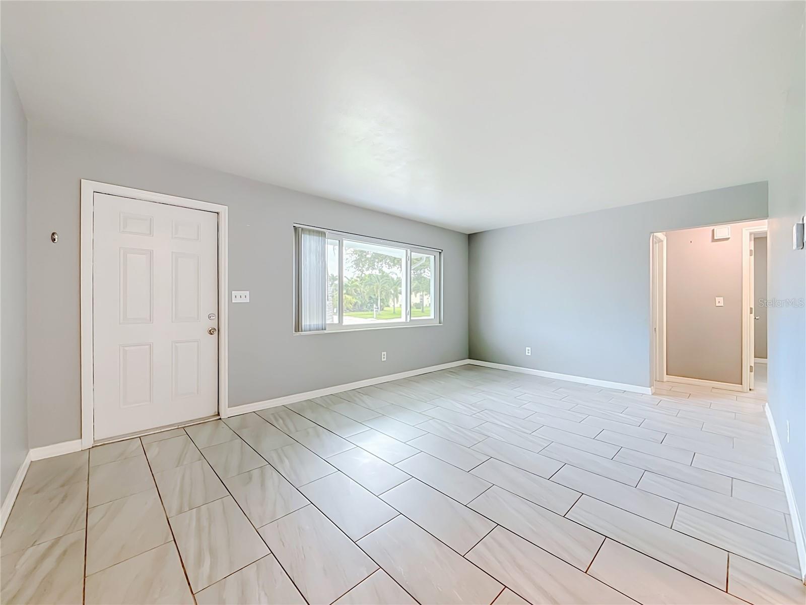 890 7TH AVE NE — photo 6