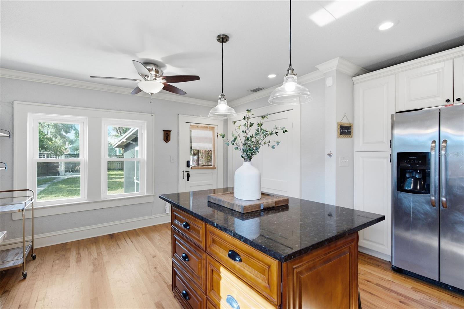 106 W COMANCHE AVE — photo 10