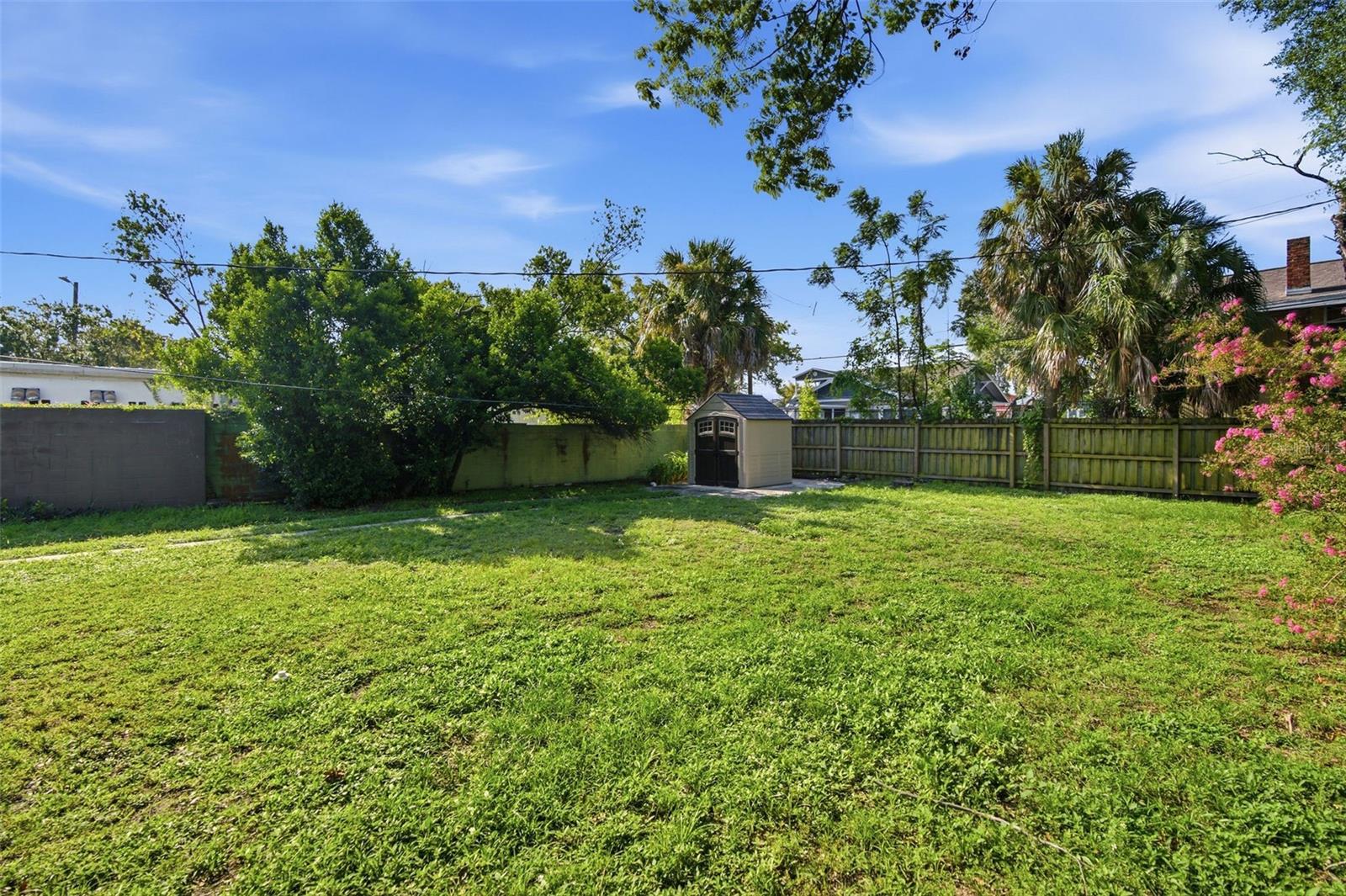 106 W COMANCHE AVE — photo 32