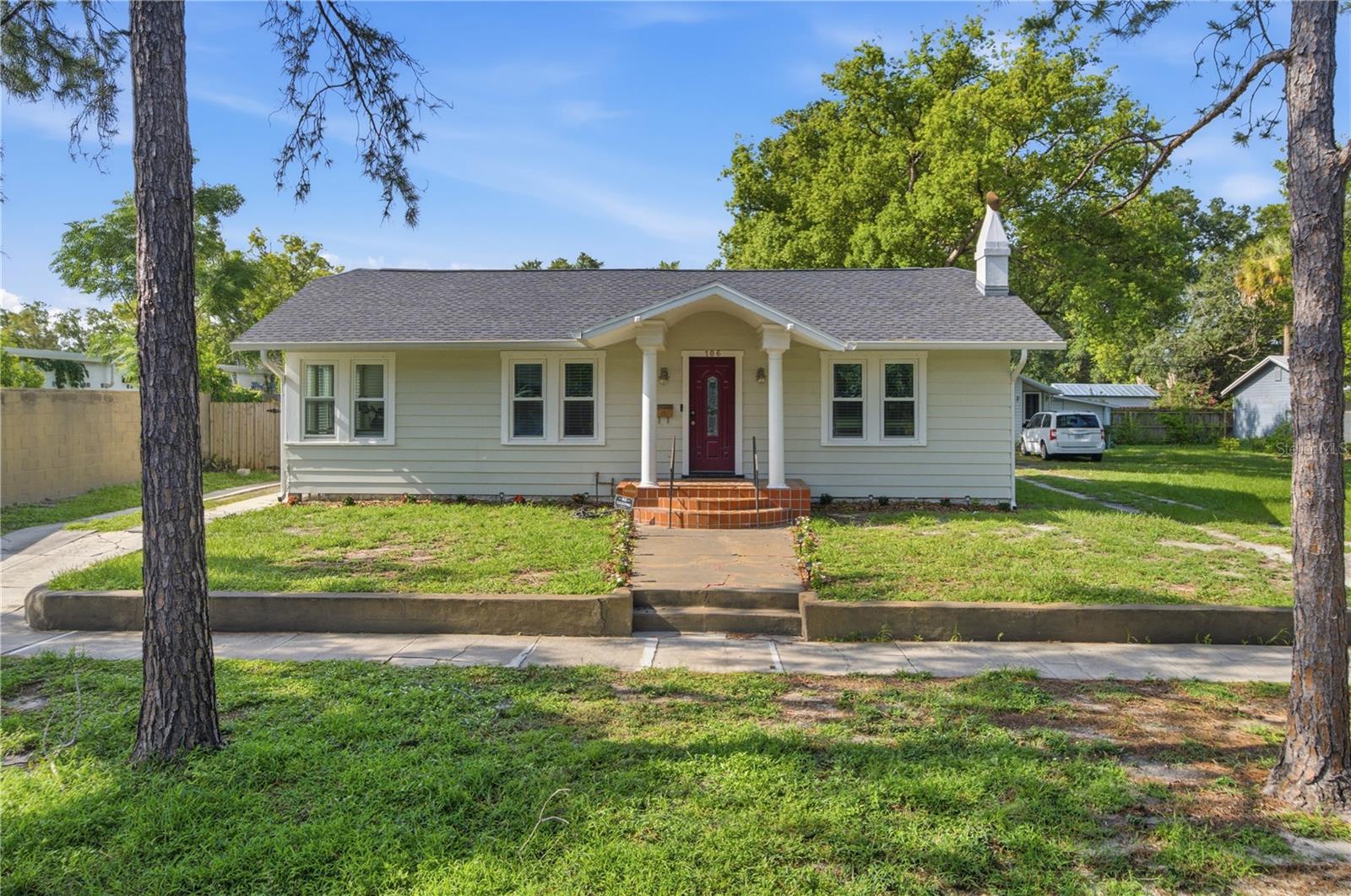 106 W COMANCHE AVE — photo 2