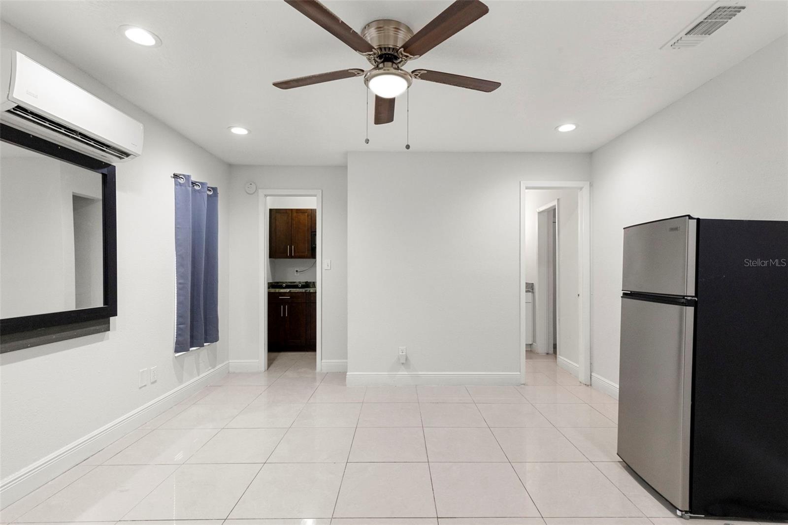 6920 N CAMERON AVE — photo 32