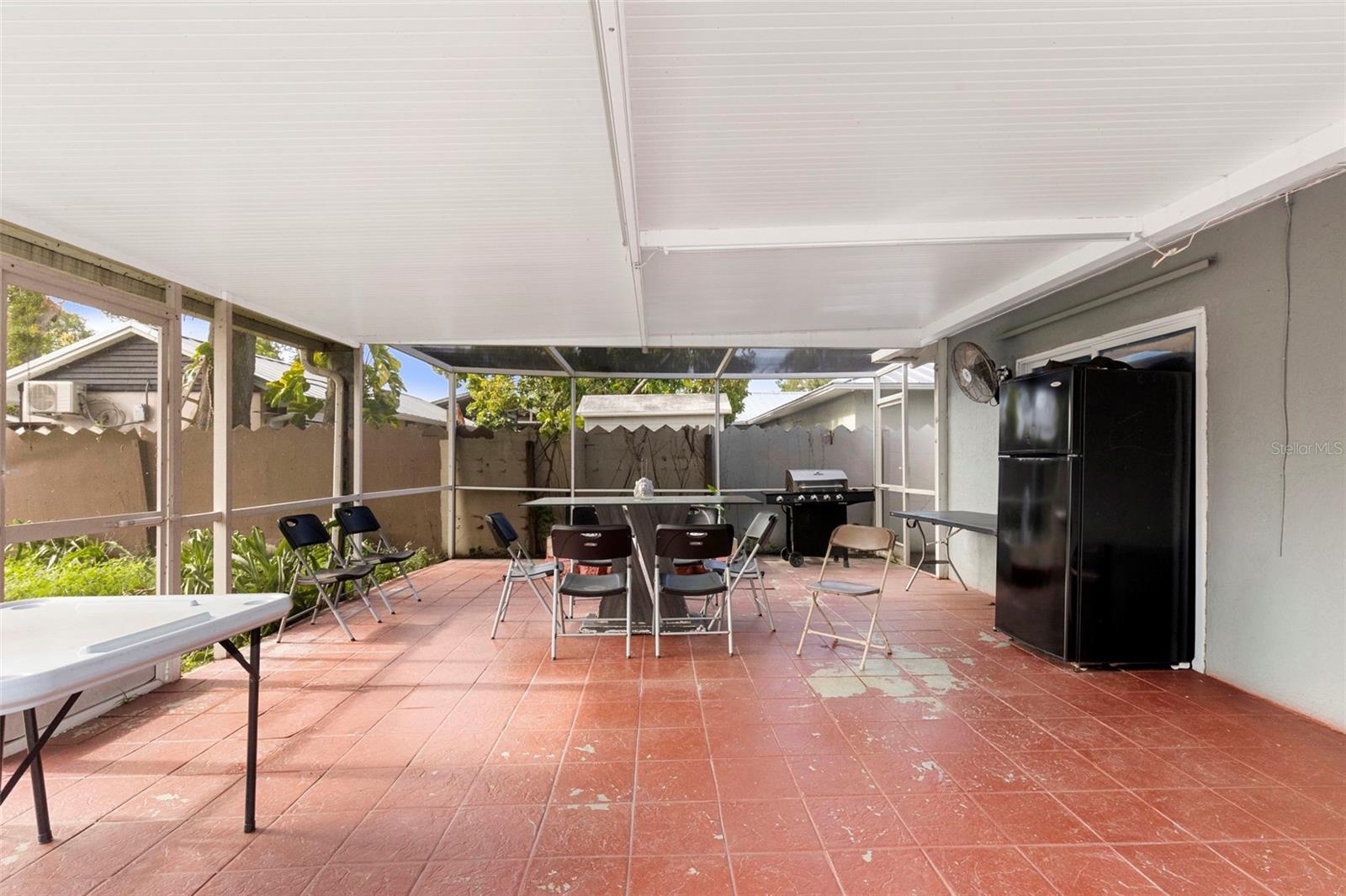 6920 N CAMERON AVE — photo 28