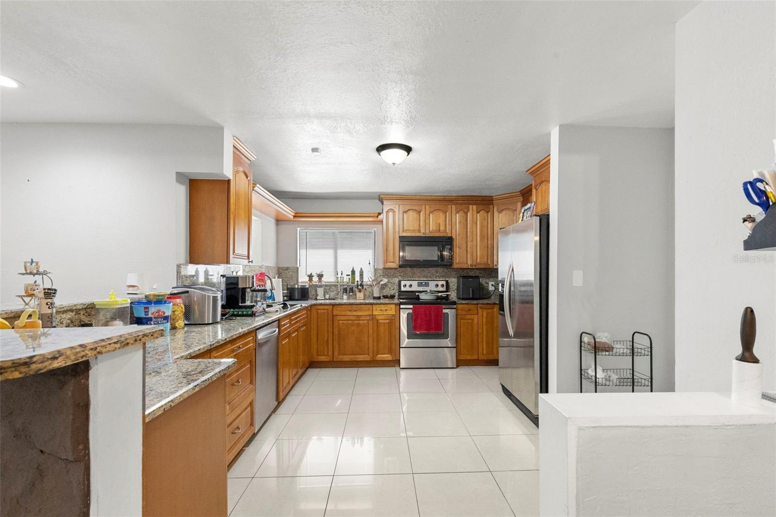 6920 N CAMERON AVE — photo 21