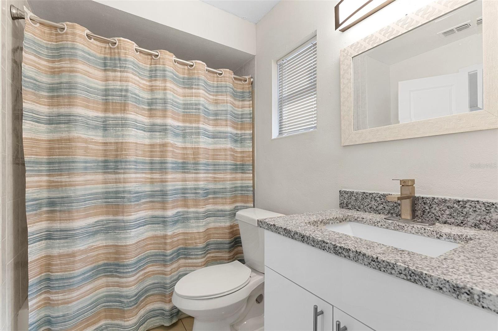 6920 N CAMERON AVE — photo 36